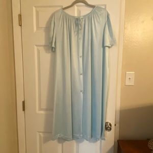 Lorraine Vintage Blue Dressing Gown women’s XL. Button front  pockets. Lace